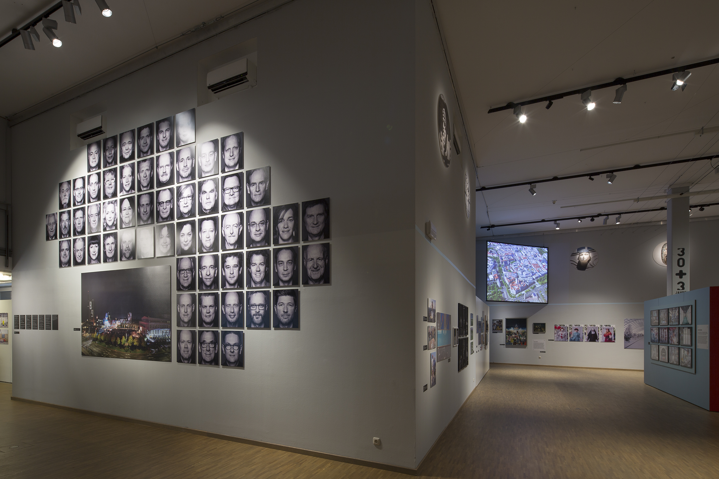 Pressefotos zu "30+3 Jahre Fotoagentur punctum, Bildgedächtnis einer Stadt" im Stadtgeschichtlichen Museum Leipzig, 11.09.2023