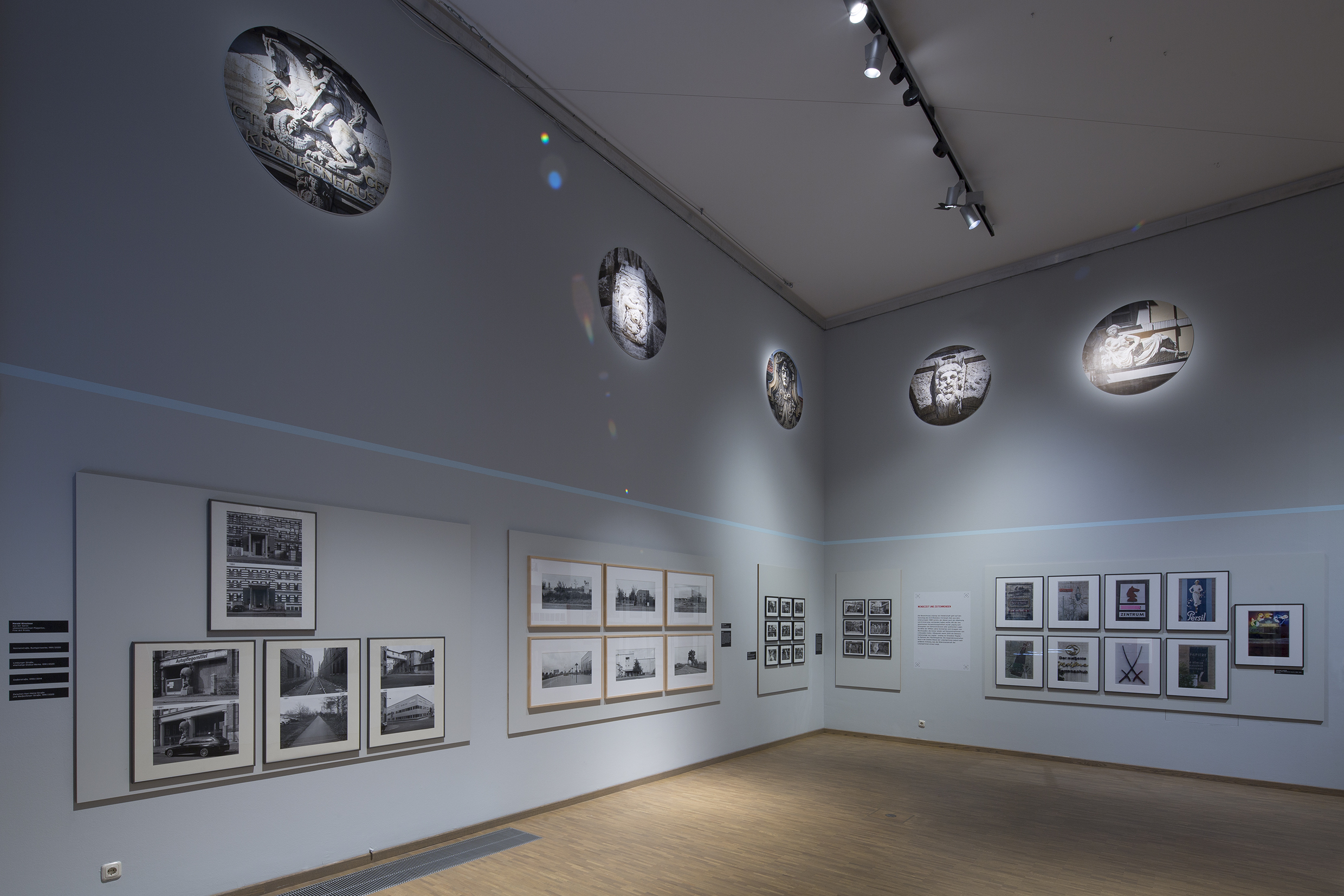 Pressefotos zu "30+3 Jahre Fotoagentur punctum, Bildgedächtnis einer Stadt" im Stadtgeschichtlichen Museum Leipzig, 11.09.2023