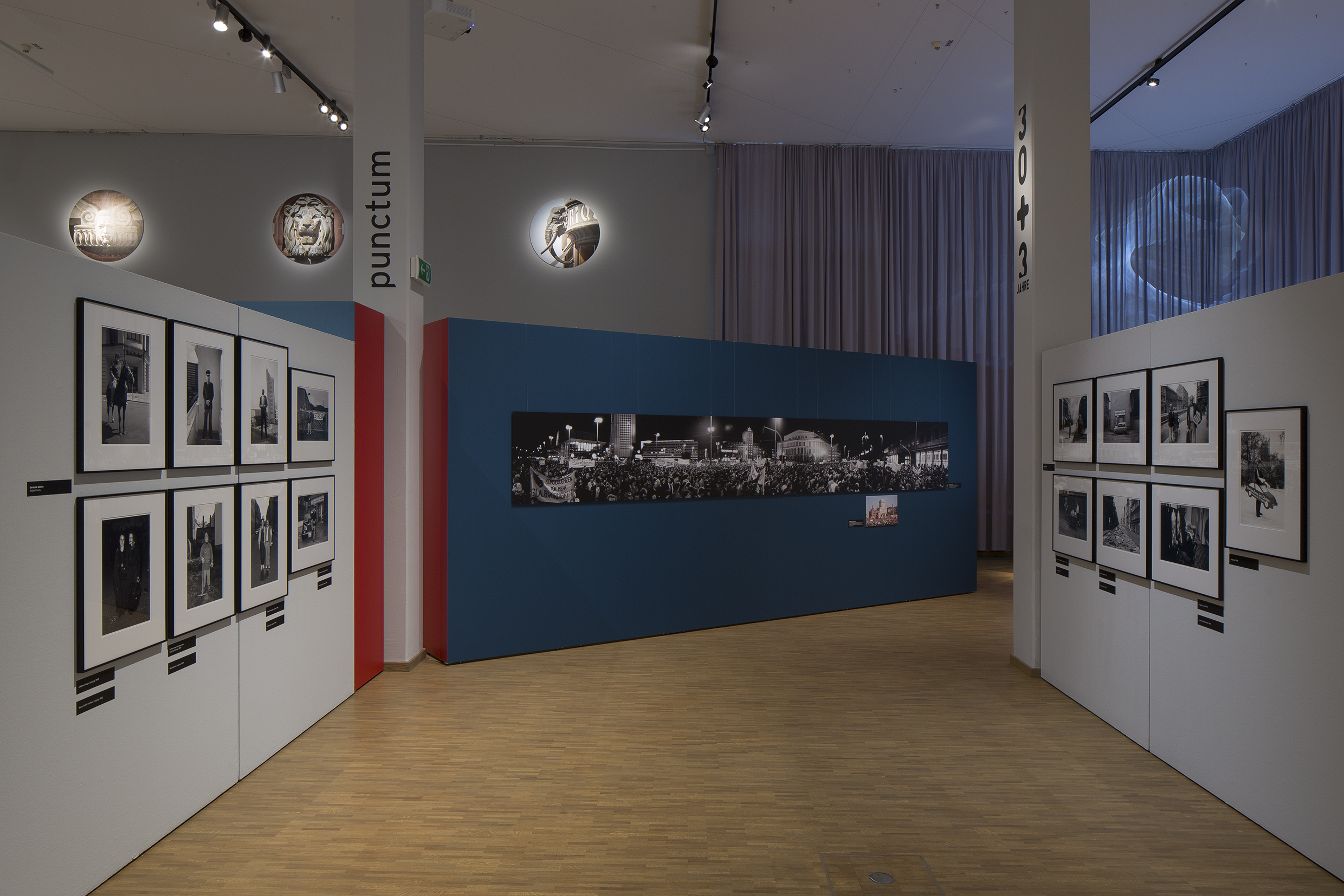 Pressefotos zu "30+3 Jahre Fotoagentur punctum, Bildgedächtnis einer Stadt" im Stadtgeschichtlichen Museum Leipzig, 11.09.2023