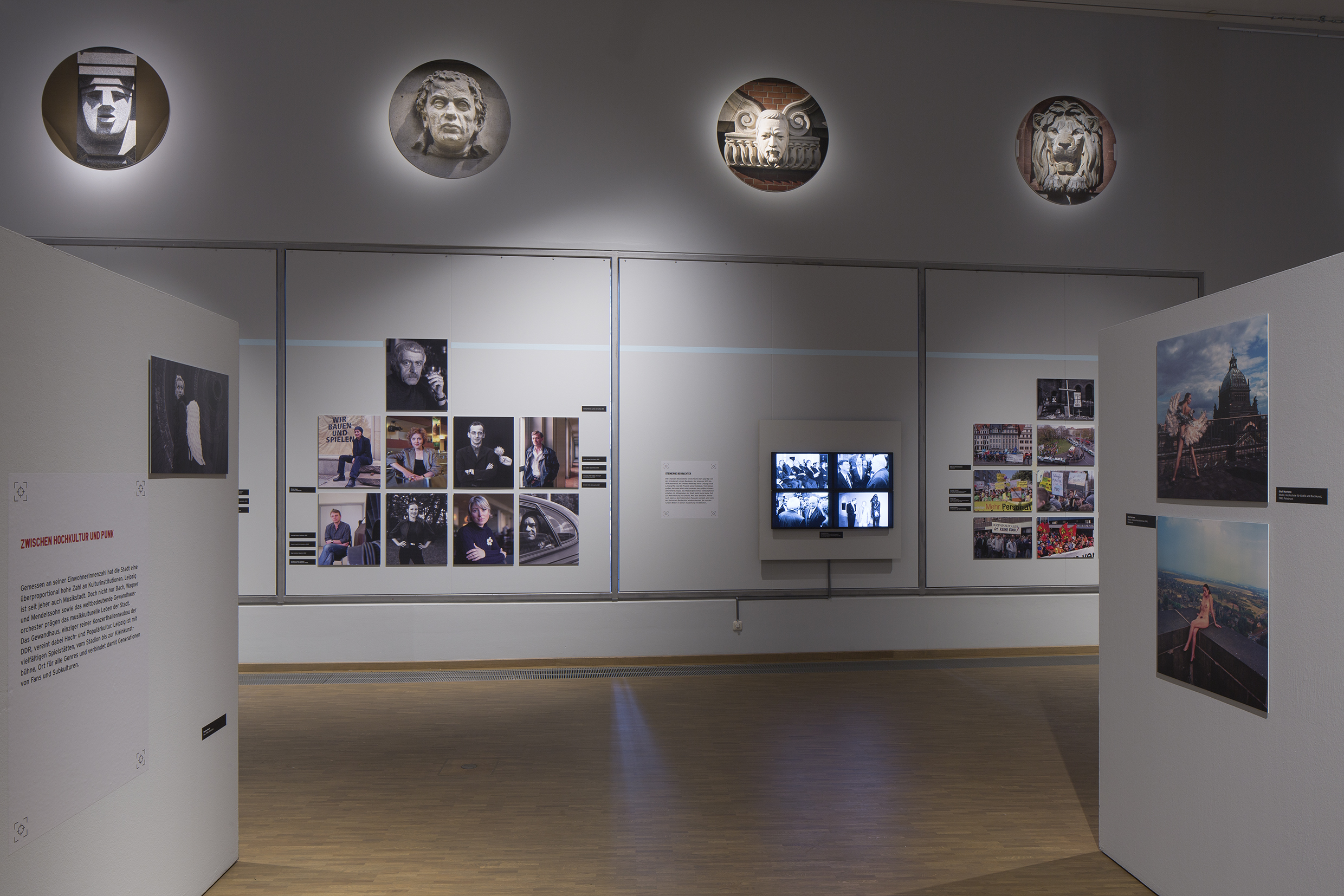 Pressefotos zu "30+3 Jahre Fotoagentur punctum, Bildgedächtnis einer Stadt" im Stadtgeschichtlichen Museum Leipzig, 11.09.2023