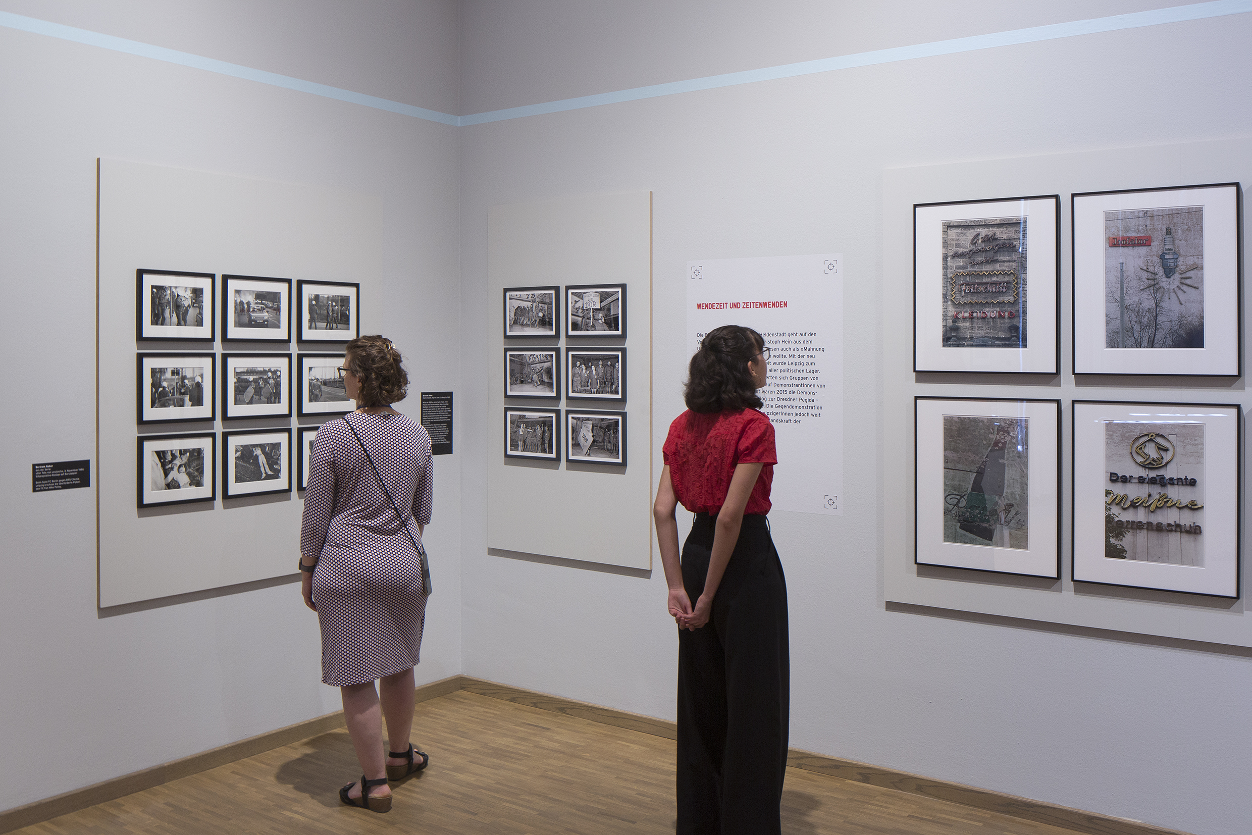 Pressefotos zu "30+3 Jahre Fotoagentur punctum, Bildgedächtnis einer Stadt" im Stadtgeschichtlichen Museum Leipzig, 11.09.2023